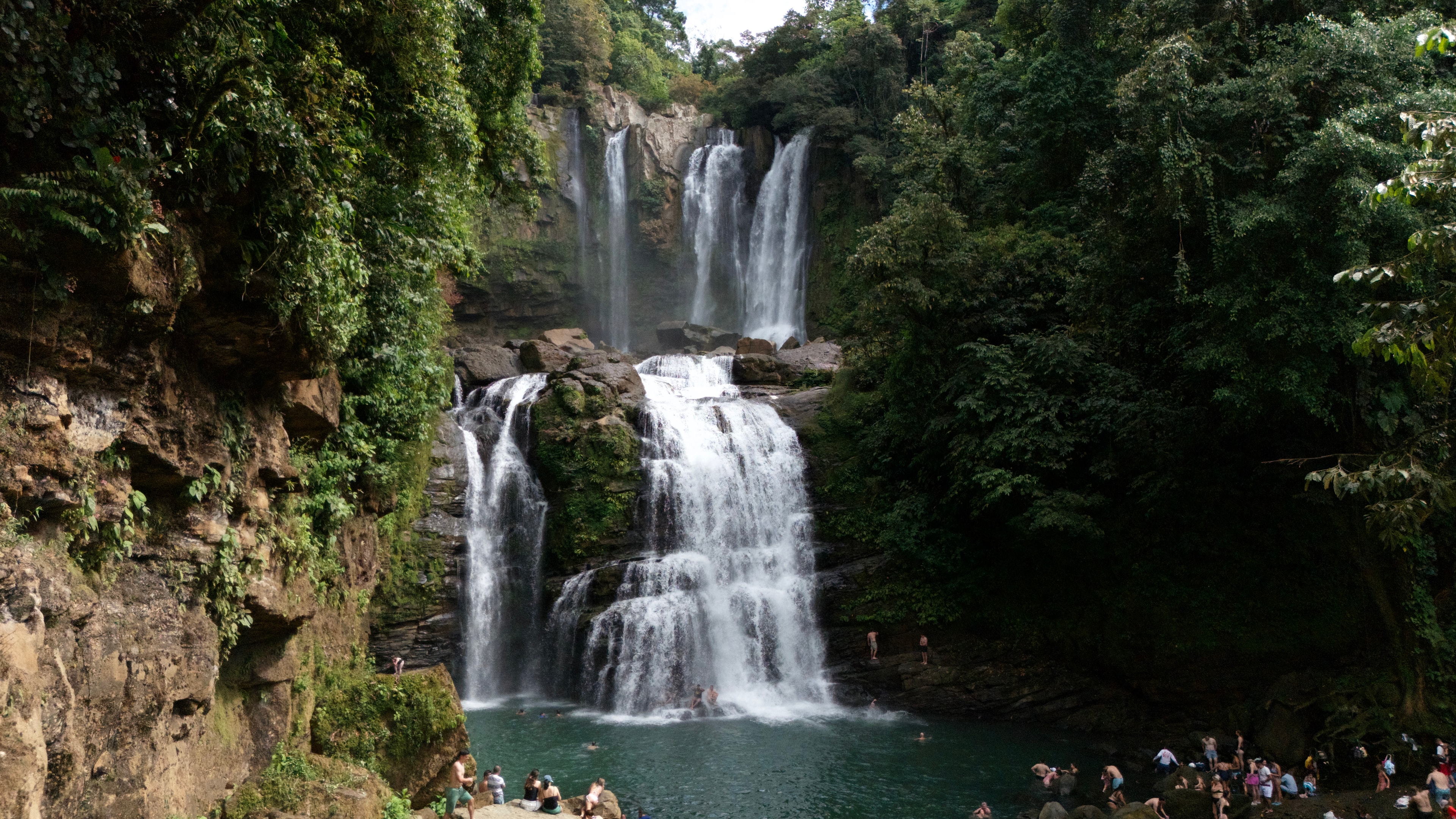 Cascada tropical